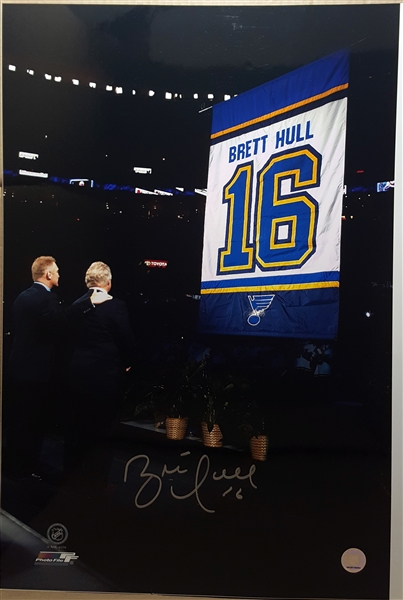 Brett Hull - Signed 16x24" St. Louis Blues Banner Raising Photo 