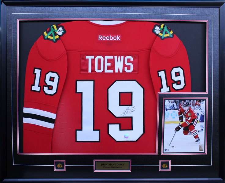 Jonathan Toews - Signed & Framed Jersey Chicago Blackhawks with 8x10 Red