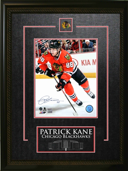 Patrick Kane - Signed & Framed 8x10 Etched Mat Blackhawks Red Action 2015-V