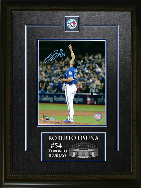 Roberto Osuna - Signed 8x10 Etched Mat Blue Jays Blue Pointing up-V