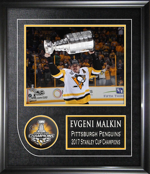 Evgeni Malkin Signed Puck 2017 Stanley Cup Framed with 8x10" Photo