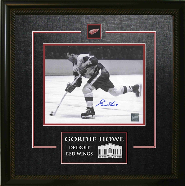 Gordie Howe - Signed & Framed 8x10" Etched Mat Detroit Red Wings Shooting-H