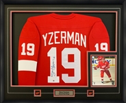 Steve Yzerman Signed Jersey Framed Detroit Red Wings Fanatics Vintage 