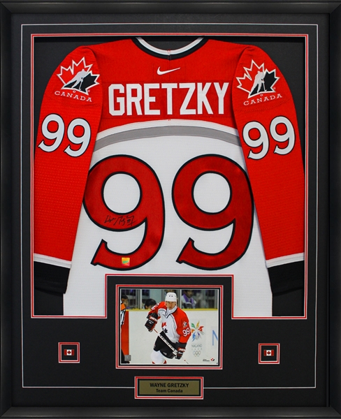 Wayne Gretzky Signed Framed Team Canada 1998 Olympics Nike Jersey