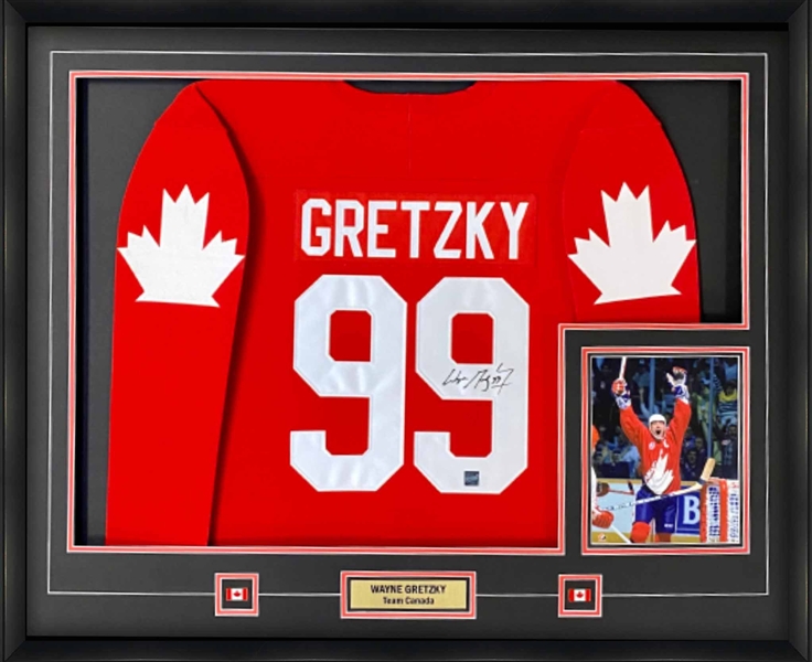 Wayne Gretzky Signed Jersey Framed Team Canada 