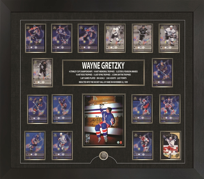 Wayne Gretzky Signed 8x10 Framed with Card Set