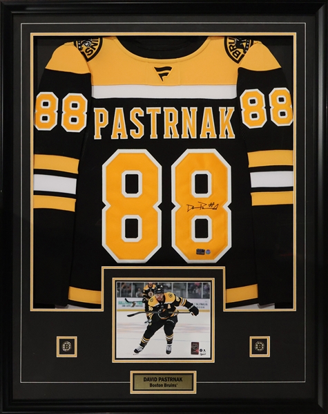 David Pastrnak Signed Framed Jersey Bruins Black Fanatics Premium
