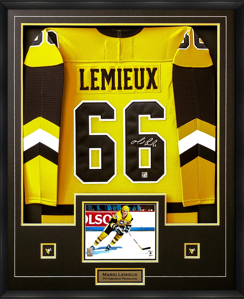 Mario Lemieux Signed Jersey Framed Pittsburgh Penguins 1985 Rookie CCM Vintage Replica Jersey