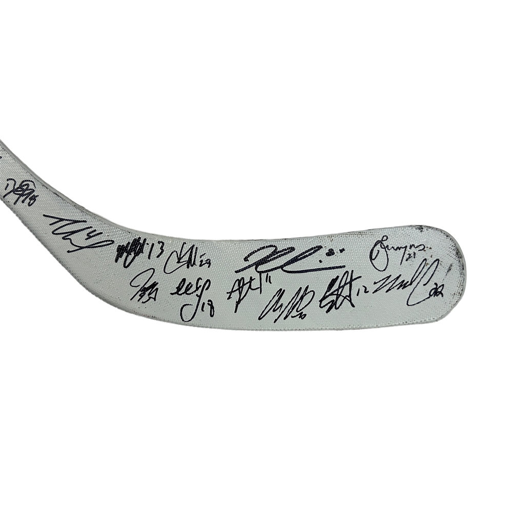 2007 World Championships Gold Medal Team Canada Commerative Stick signed by the entire team 