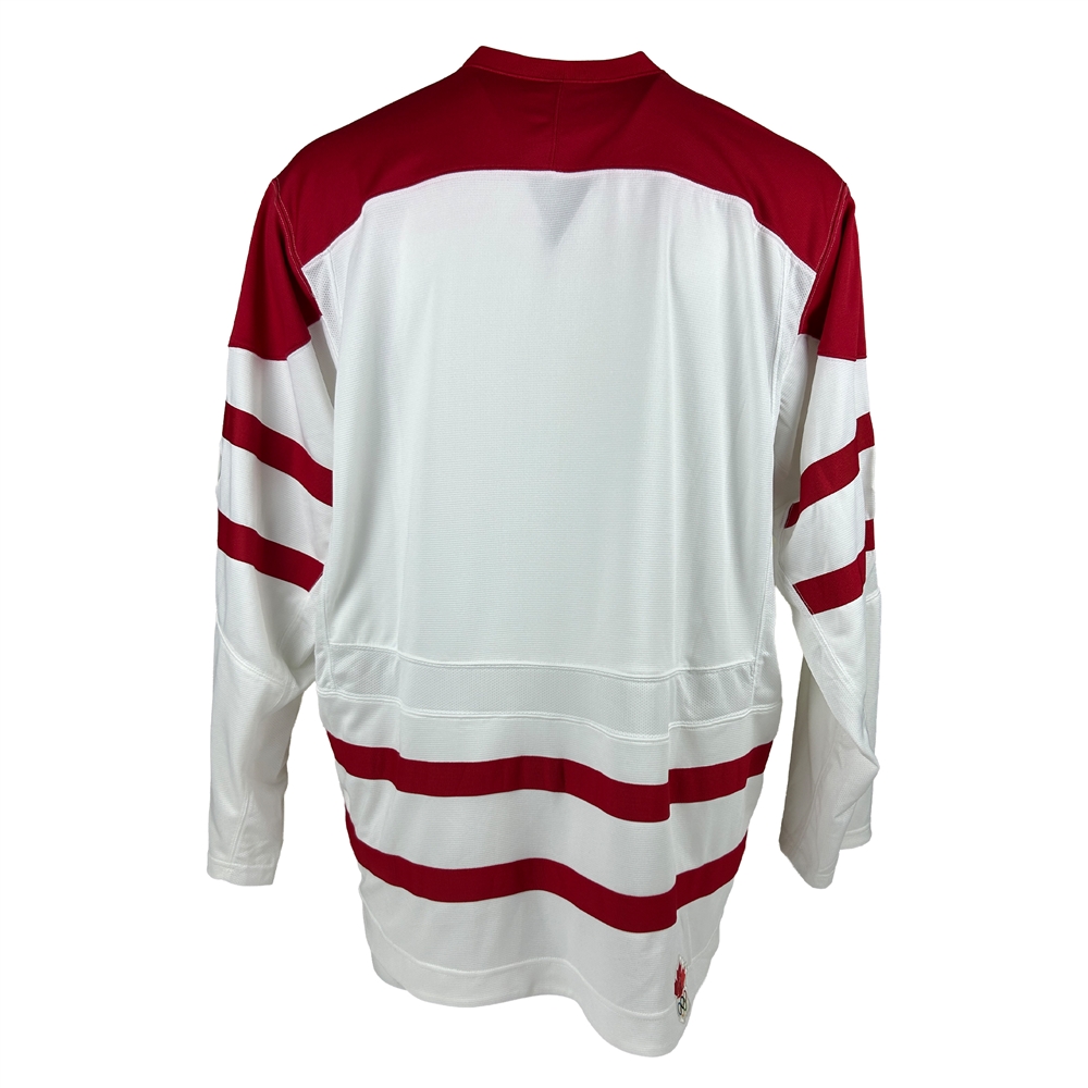 2010 Olympics Team Canada Replica Nike Jersey signed by the entire Team 